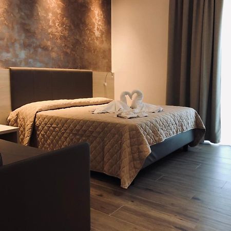 Hotel Aldebaran ลิโดดิเยโซโล ภายนอก รูปภาพ