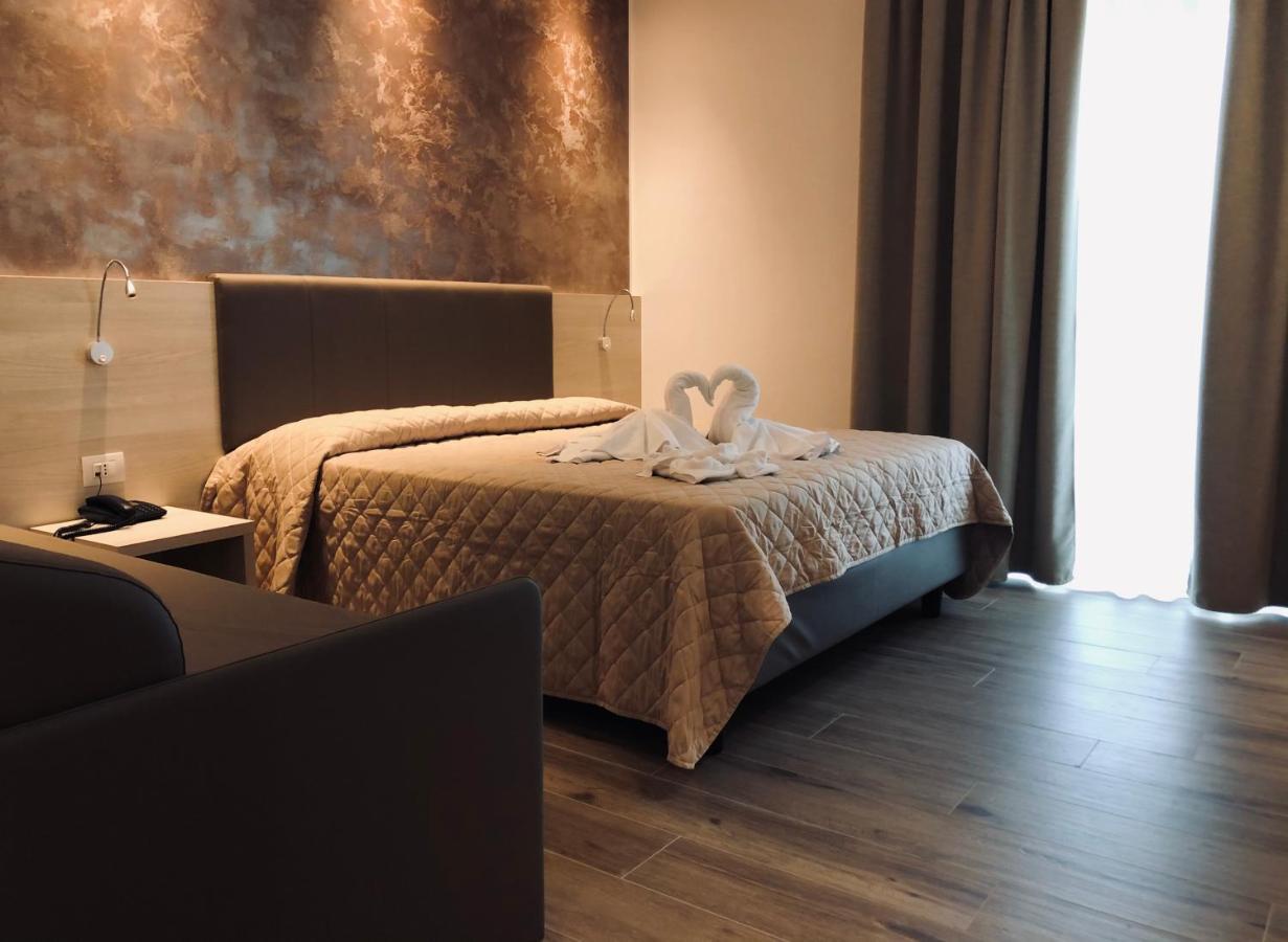 Hotel Aldebaran ลิโดดิเยโซโล ภายนอก รูปภาพ