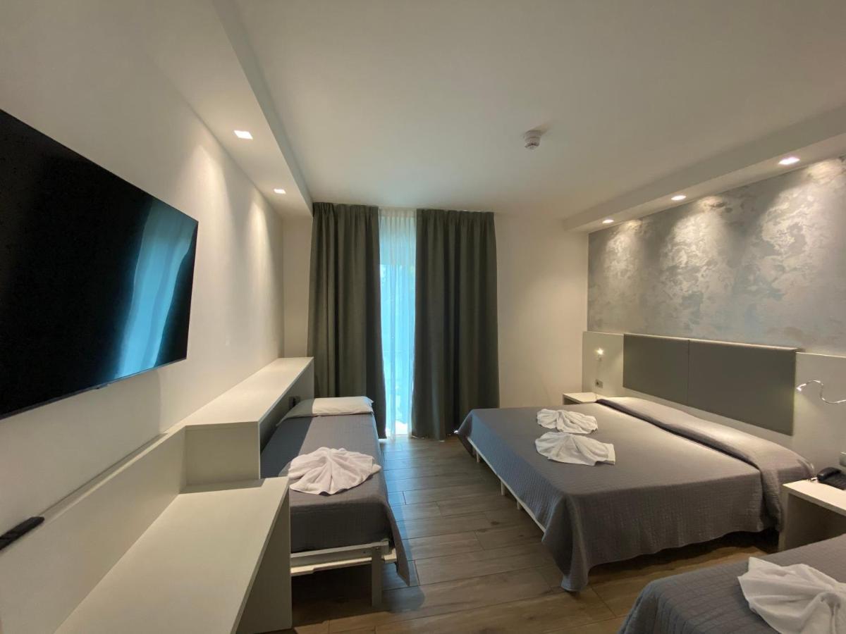 Hotel Aldebaran ลิโดดิเยโซโล ภายนอก รูปภาพ