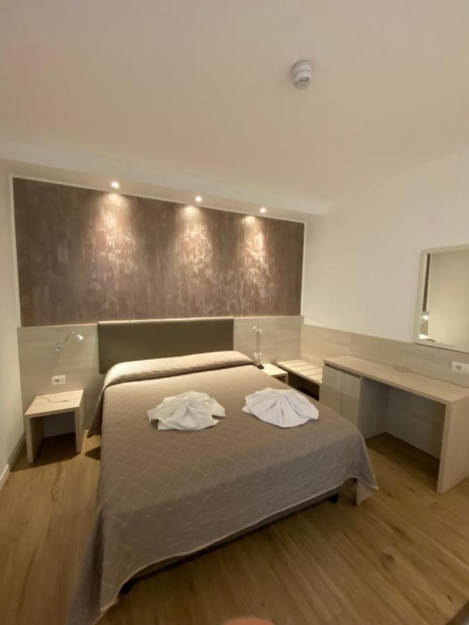 Hotel Aldebaran ลิโดดิเยโซโล ภายนอก รูปภาพ