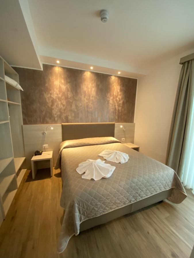 Hotel Aldebaran ลิโดดิเยโซโล ภายนอก รูปภาพ