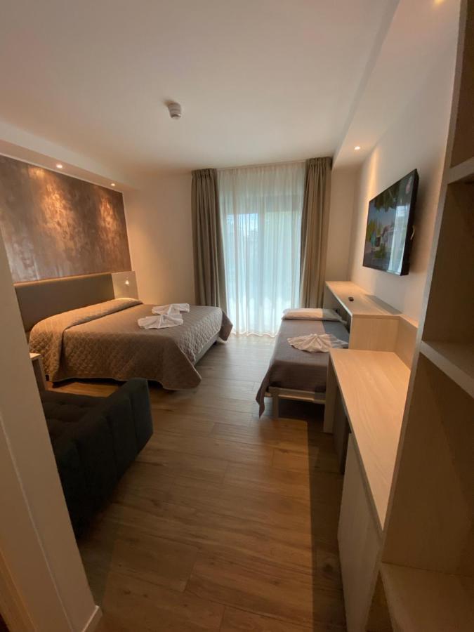 Hotel Aldebaran ลิโดดิเยโซโล ภายนอก รูปภาพ