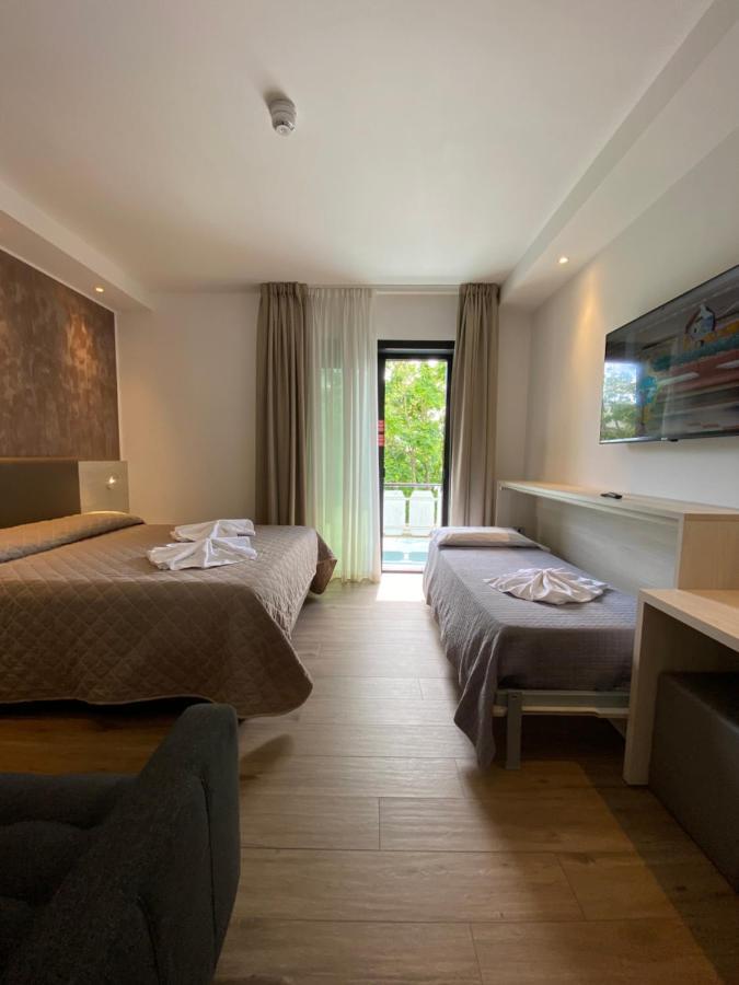 Hotel Aldebaran ลิโดดิเยโซโล ภายนอก รูปภาพ