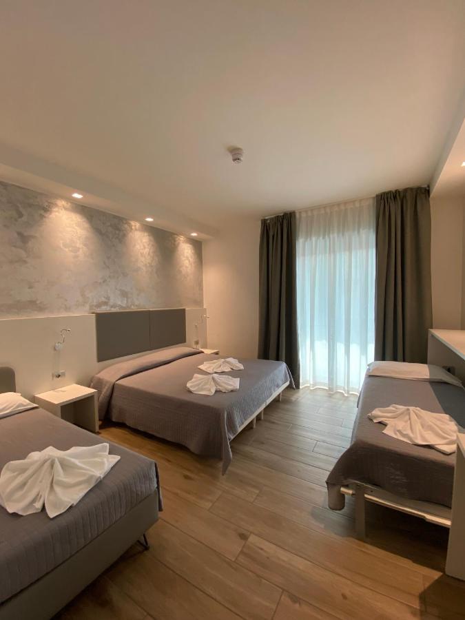 Hotel Aldebaran ลิโดดิเยโซโล ภายนอก รูปภาพ