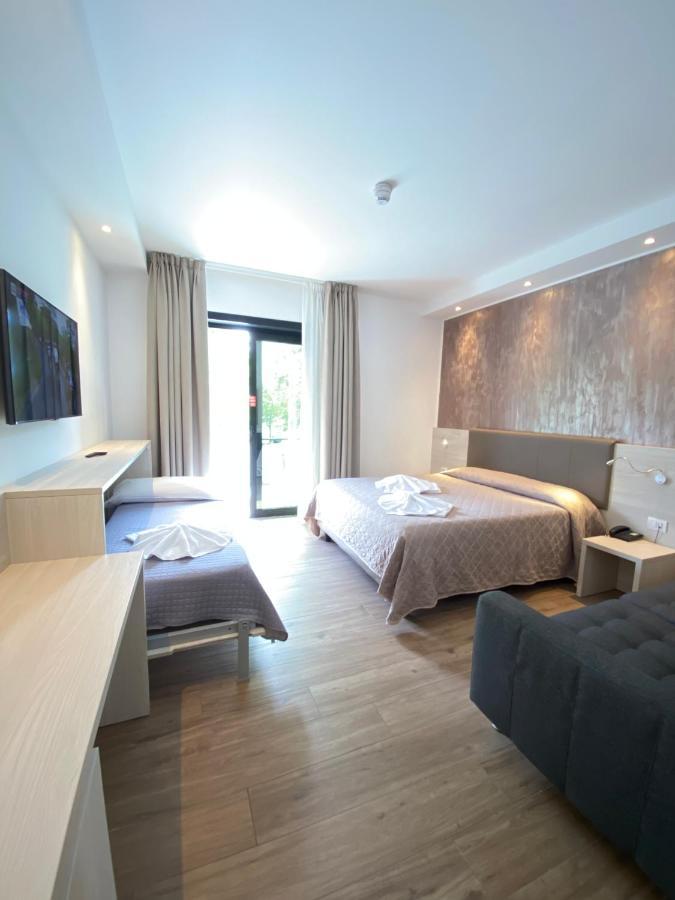 Hotel Aldebaran ลิโดดิเยโซโล ภายนอก รูปภาพ