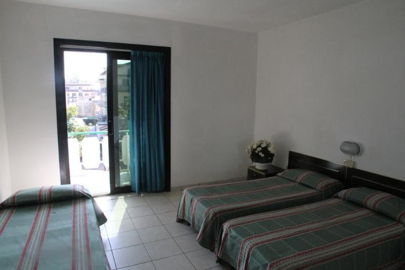 Hotel Aldebaran ลิโดดิเยโซโล ภายนอก รูปภาพ
