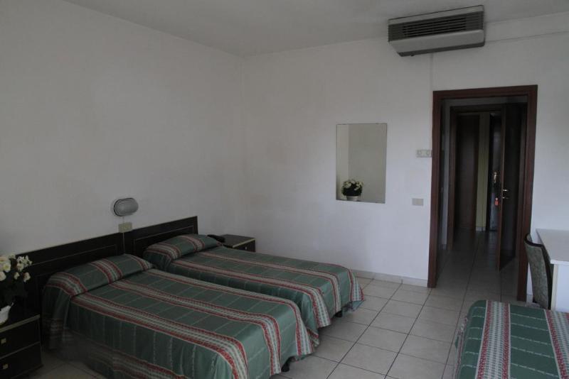 Hotel Aldebaran ลิโดดิเยโซโล ภายนอก รูปภาพ
