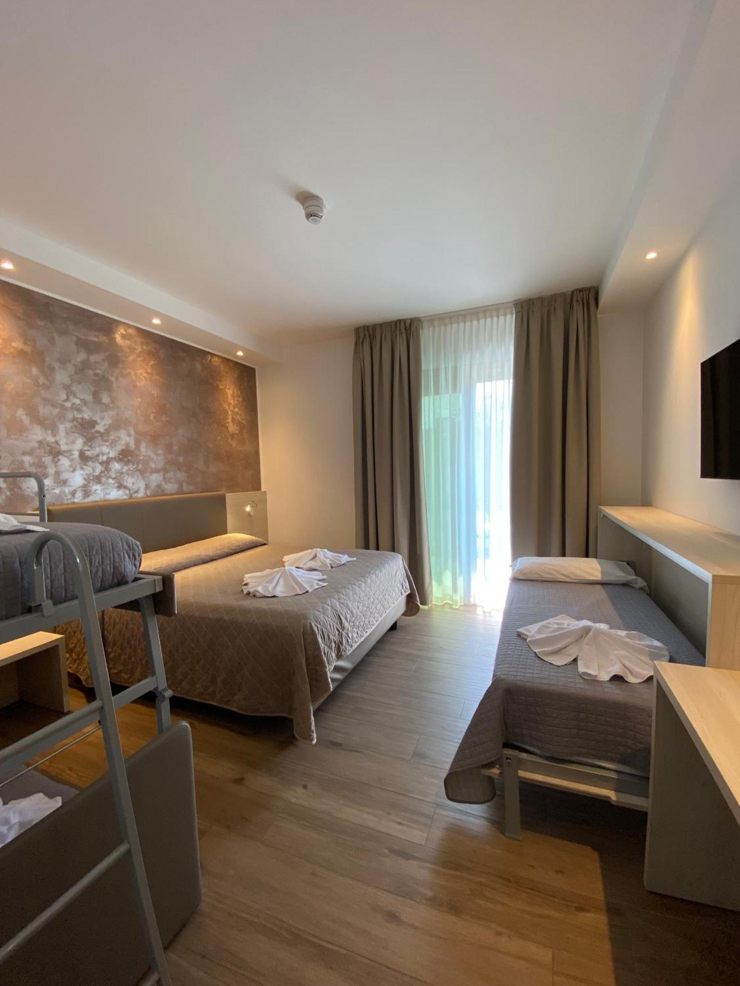 Hotel Aldebaran ลิโดดิเยโซโล ภายนอก รูปภาพ