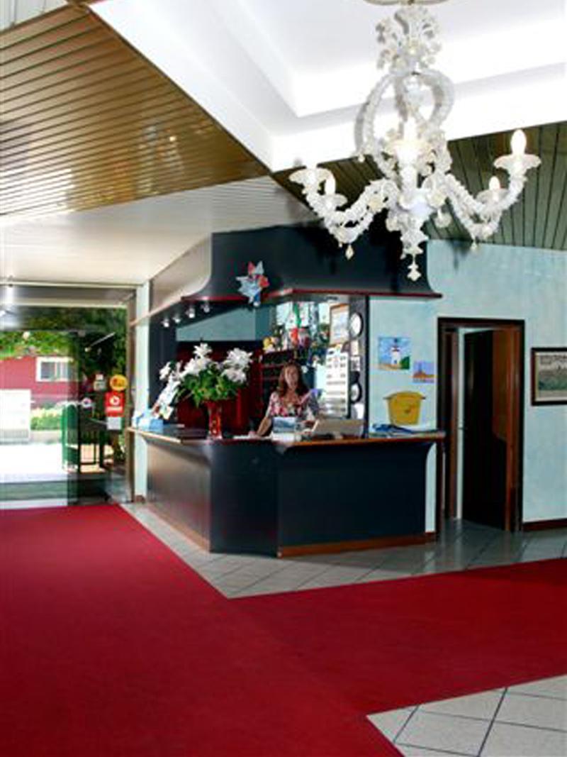 Hotel Aldebaran ลิโดดิเยโซโล ภายนอก รูปภาพ